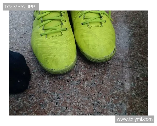 探索足球鞋图的设计魅力与功能性对比分析